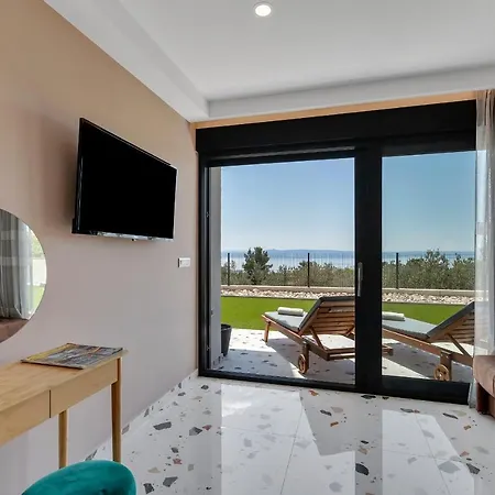Terazzo With Heated Pool Villa *