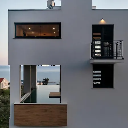 Terazzo With Heated Pool Villa *