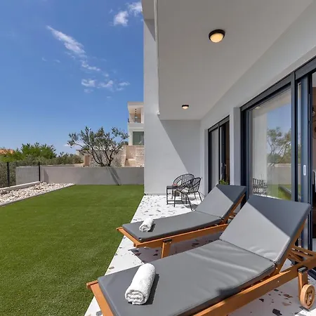 Terazzo With Heated Pool Villa *
