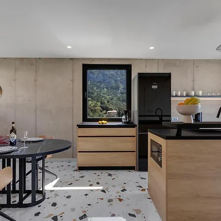Terazzo With Heated Pool Villa *