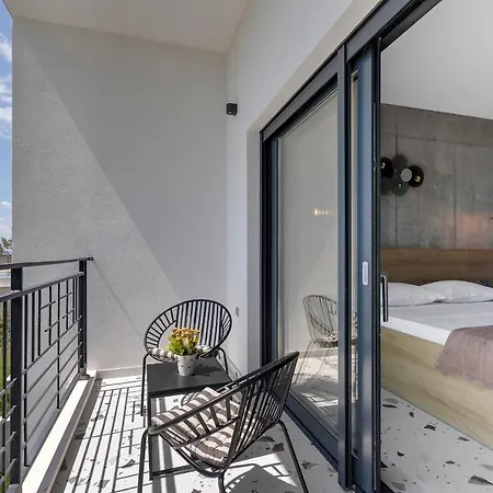 Terazzo With Heated Pool Makarska