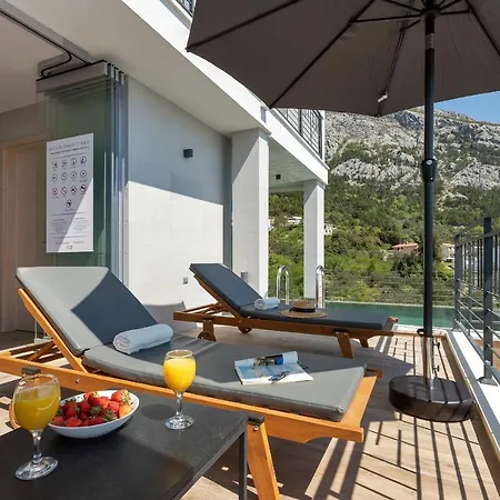 Terazzo With Heated Pool Makarska