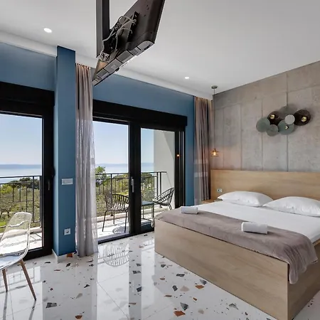 Terazzo With Heated Pool Makarska