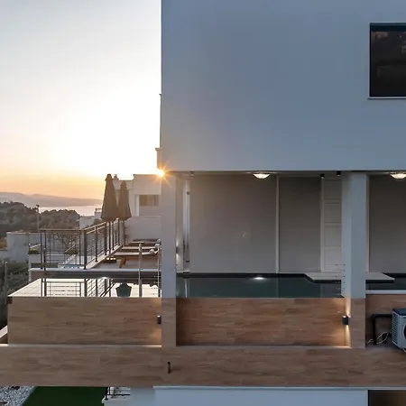 Terazzo With Heated Pool Villa *