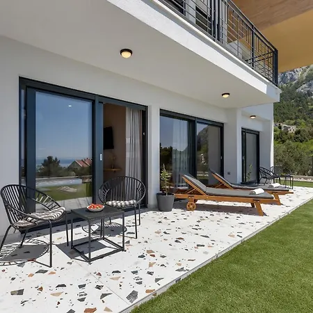 Terazzo With Heated Pool * Makarska