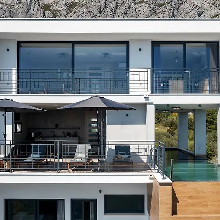 Terazzo With Heated Pool Villa *